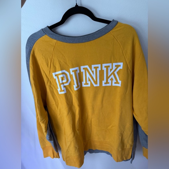 VS PINK crewneck size medium - Picture 4 of 5